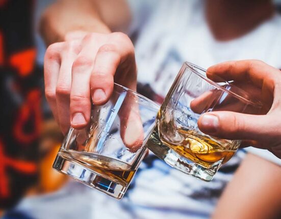 酒精如何影响您的健康